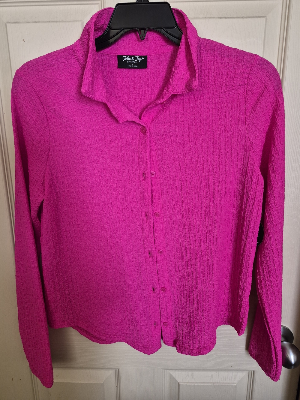 Size L Jolie & Joy Fuchsia Textured Button-Front Women's Top